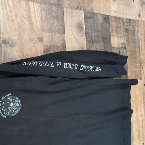 Last Call Chillin Like A Villain Black Long Sleeve Graphic T Shirt Sz Med Men - Picture 12 of 16